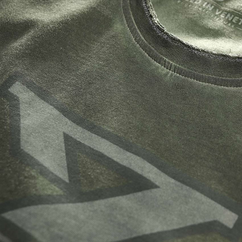 Bovenkleding: T-Shirt e.s.motion ten + camouflagegroen vintage 2