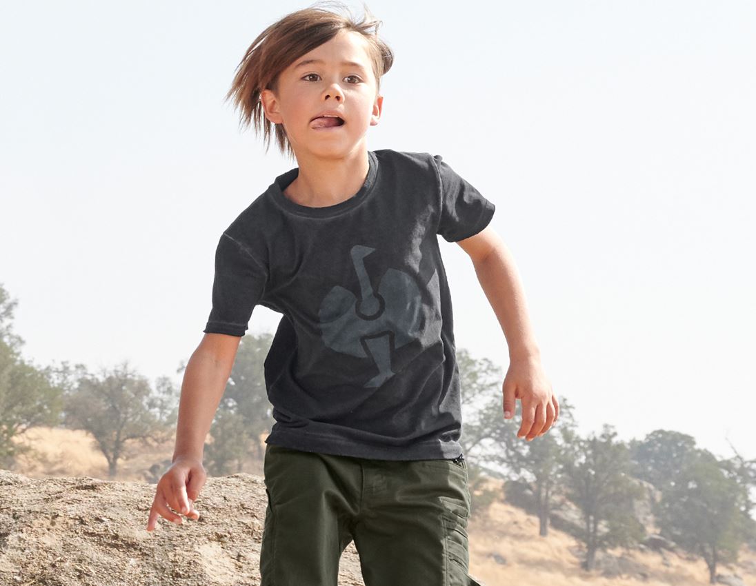 Shirts & Co.: T-Shirt e.s.motion ten ostrich, Kinder + oxidschwarz vintage